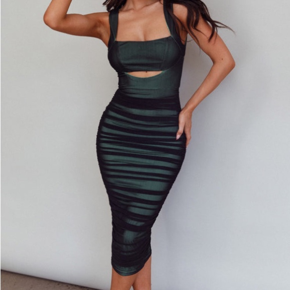Selfie Leslie Green Ruched Midi Dress with Cutout